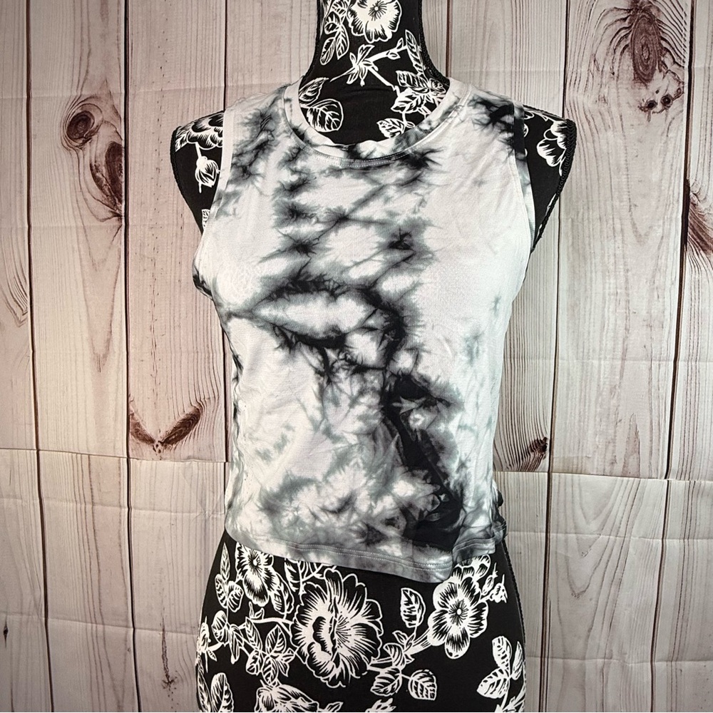 Lululemon Train to Be Tank Top Shibori size 8 Crewneck Tie Dye Activewear - Picture 2 of 6